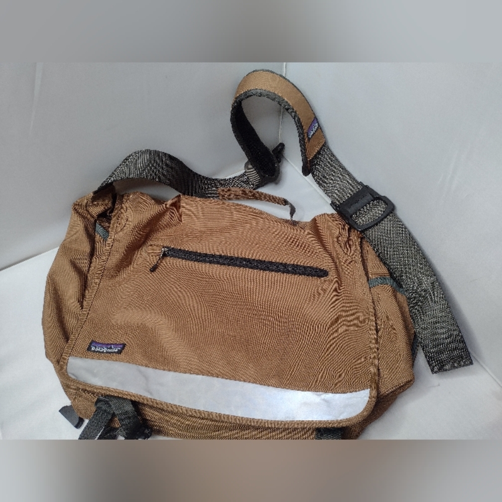 Patagonia Critical Mass Messenger Bag Tan Brown  Laptop Travel Bag A12